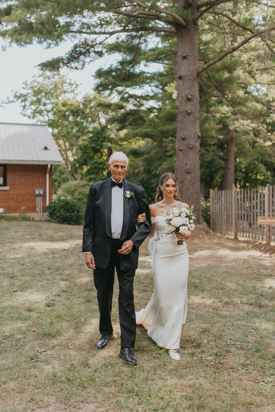 White, Cream and Green Lily on the Thames - DIY Wedding Flowers Pure class and elegance. Congratulations on your upcoming wedding! There’s so many things to consider and budget for. Lily on the Thames offers the memory making solution to saving up to 50%
