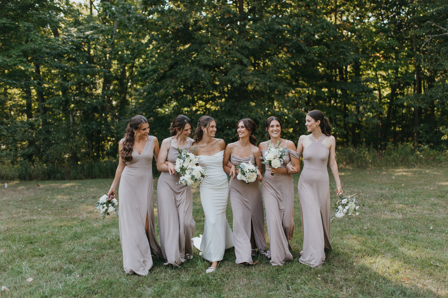 White, Cream and Green Lily on the Thames - DIY Wedding Flowers Pure class and elegance. Congratulations on your upcoming wedding! There’s so many things to consider and budget for. Lily on the Thames offers the memory making solution to saving up to 50%