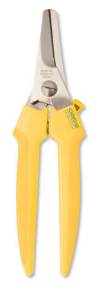 Extra Bunch Cutters Lily on the Thames - DIY Wedding Flowers Colour/brand may vary. My advice is you want a set of bunch cutters for every 2-3 helpers. Don’t go crazy spending your budget on scissors, you can share! OBVIOUSLY be careful, and use at your o