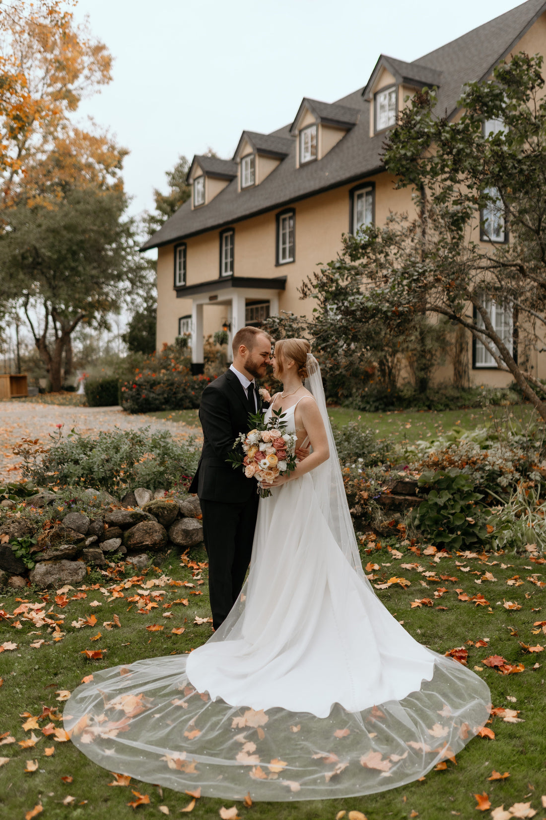 A Cozy Fall Wedding at Northbrook Farm (ft. Apricot Spritz DIY Flowers)