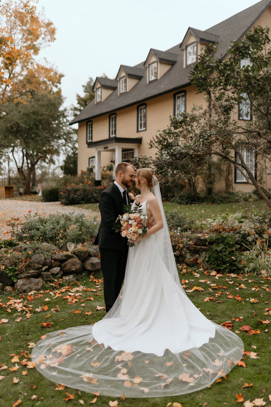 A Cozy Fall Wedding at Northbrook Farm (ft. Apricot Spritz DIY Flowers)