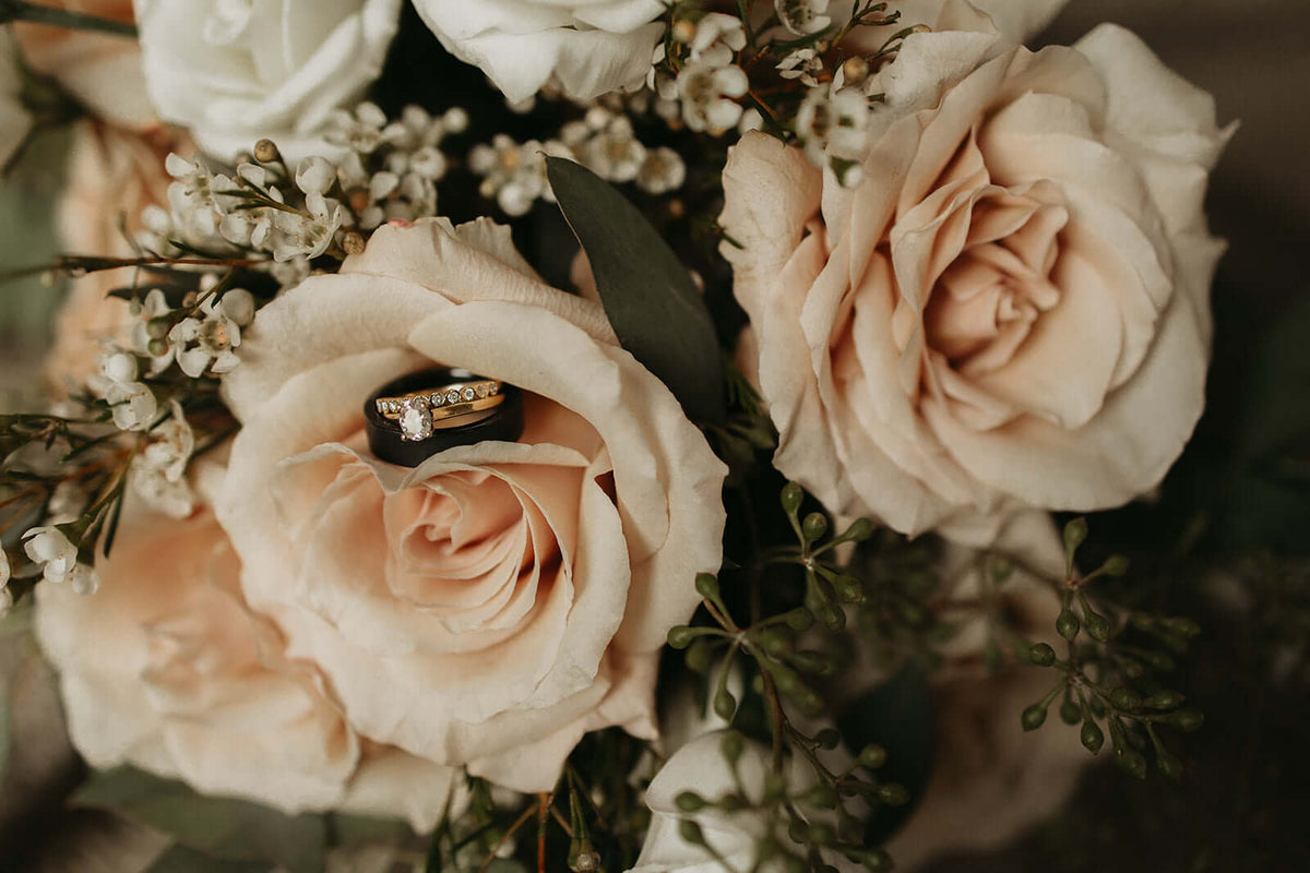 Champagne - Lily on the Thames - DIY Wedding Flowers - Take the Long way home. Spend a little extra time lingering in the magic of your special day with this champagne, cream and white toned palette. Nothing gives more romantic vibes than this one! Congra