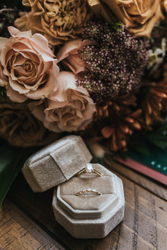 Rust and Terracotta - Lily on the Thames - DIY Wedding Flowers - Terracotta and Rust tones softened by pale Pink and Champagne hues. Irresistible and instagramable. Congratulations on your upcoming wedding! There’s so many things to consider and budget fo