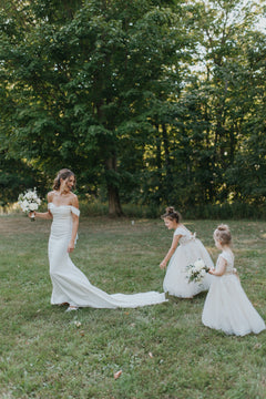 White, Cream and Green Lily on the Thames - DIY Wedding Flowers Pure class and elegance. Congratulations on your upcoming wedding! There’s so many things to consider and budget for. Lily on the Thames offers the memory making solution to saving up to 50%
