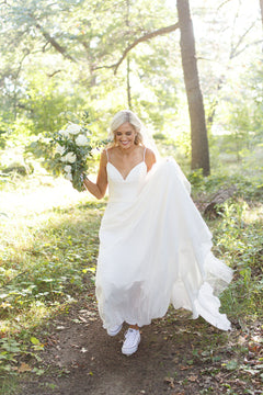 White, Cream and Sage - Lily on the Thames - DIY Wedding Flowers - Congratulations on your upcoming wedding! There’s so many things to consider and budget for. Lily on the Thames offers the memory making solution to saving up to 50% the cost of your weddi