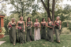 Burgundy and Blue Lily on the Thames - DIY Wedding Flowers Congratulations on your upcoming wedding! There’s so many things to consider and budget for. Lily on the Thames offers the memory making solution to saving up to 50% the cost of your wedding flowe