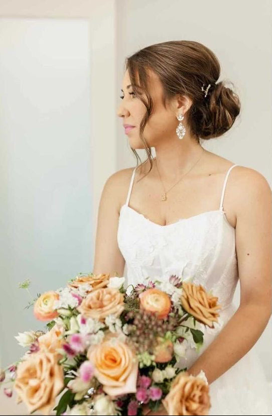 Sunset Lily on the Thames - DIY Wedding Flowers Think of the peach, orange, pink, and light tones of the most beautiful sunset in the world, make it subtle and in a bouquet and that is this package. Congratulations on your upcoming wedding! There’s so man