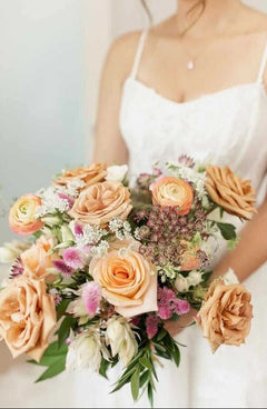 Sunset Lily on the Thames - DIY Wedding Flowers Think of the peach, orange, pink, and light tones of the most beautiful sunset in the world, make it subtle and in a bouquet and that is this package. Congratulations on your upcoming wedding! There’s so man