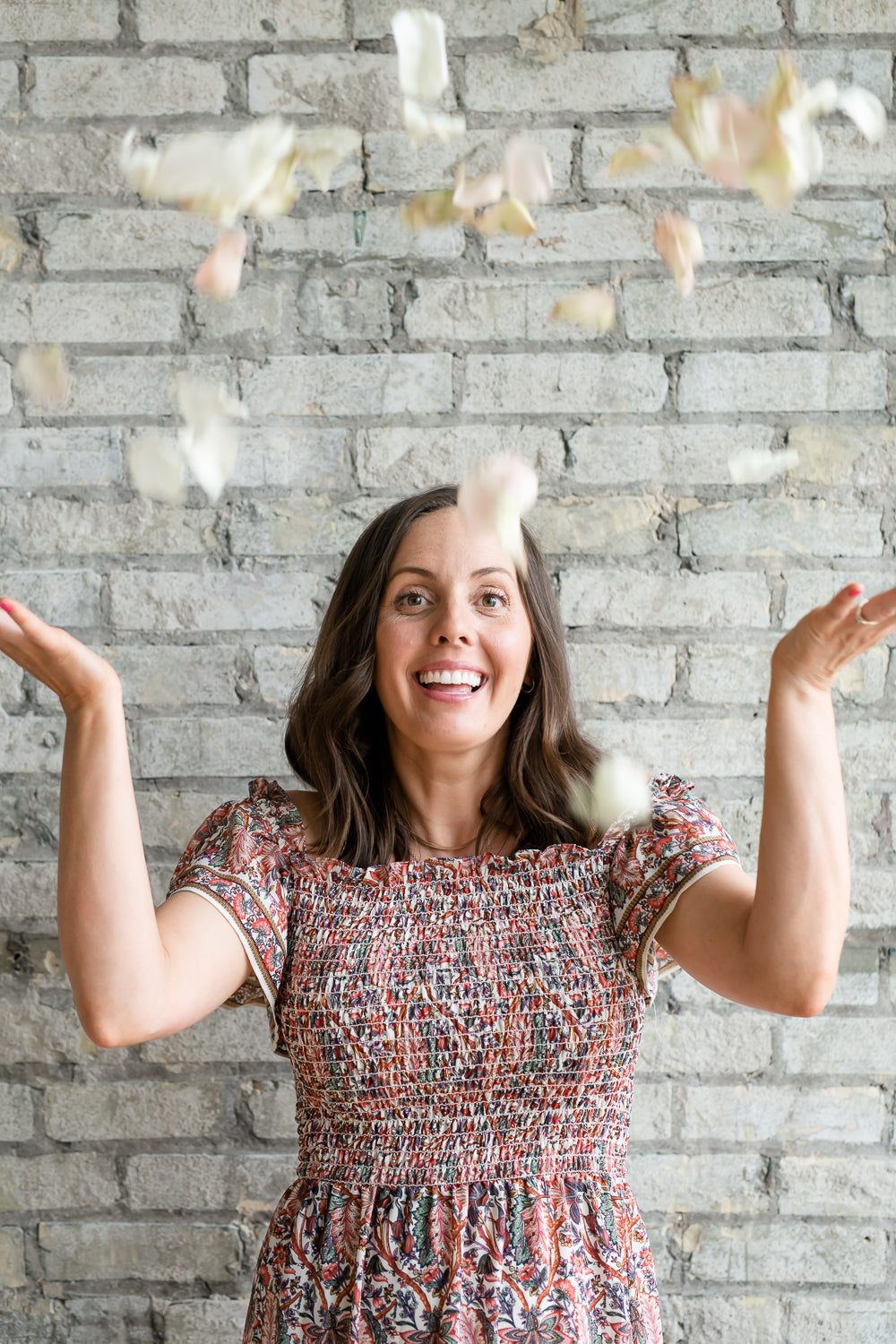 Rose Petals Lily on the Thames - DIY Wedding Flowers 25 stems of standard roses in your selected colour scheme. Available as an add on to a DIY Wedding Flower Package Simple and easy to create fresh rose petals with, and create a whimsical look for your a