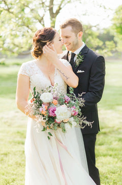 Sweet Peach Violet Lily on the Thames - DIY Wedding Flowers This is a subtle and gorgeous palette to get some colour into your big day. An all time fav of ours! Congratulations on your upcoming wedding! There’s so many things to consider and budget for. L