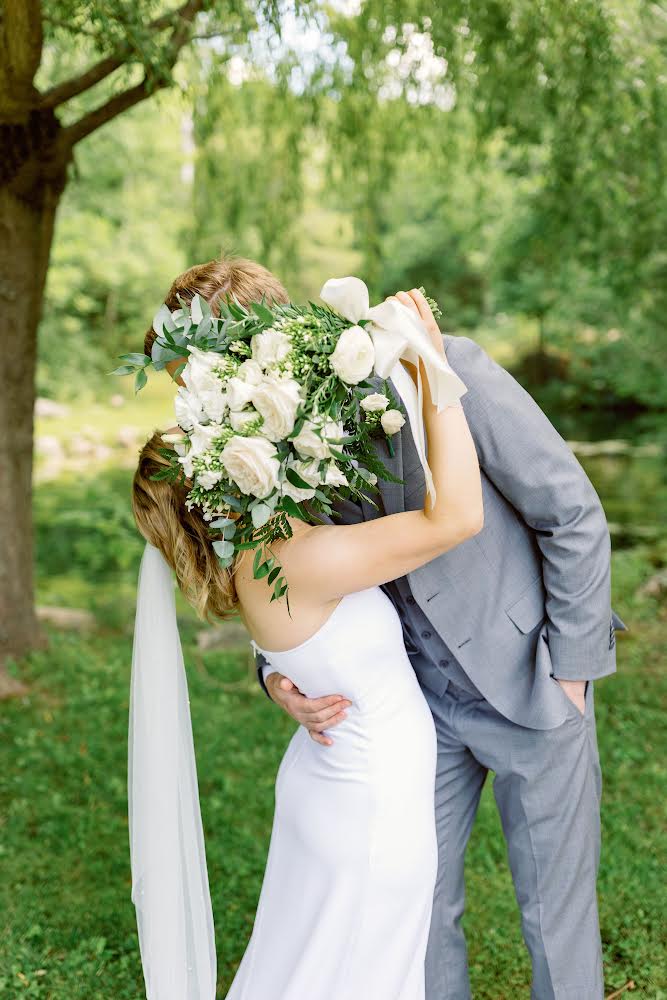 White, Cream and Green Lily on the Thames - DIY Wedding Flowers Pure class and elegance. Congratulations on your upcoming wedding! There’s so many things to consider and budget for. Lily on the Thames offers the memory making solution to saving up to 50%