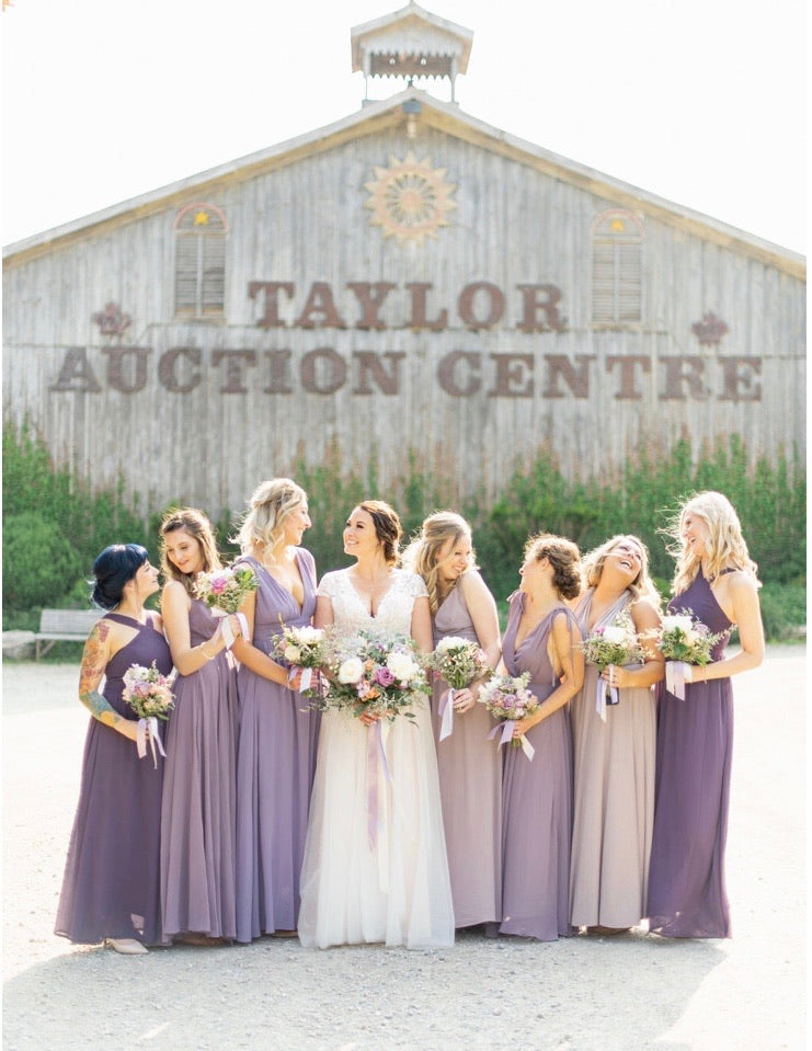 Sweet Peach Violet Lily on the Thames - DIY Wedding Flowers This is a subtle and gorgeous palette to get some colour into your big day. An all time fav of ours! Congratulations on your upcoming wedding! There’s so many things to consider and budget for. L