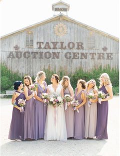 Sweet Peach Violet Lily on the Thames - DIY Wedding Flowers This is a subtle and gorgeous palette to get some colour into your big day. An all time fav of ours! Congratulations on your upcoming wedding! There’s so many things to consider and budget for. L