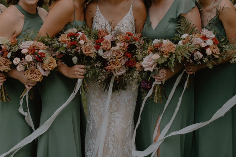 Rust and Terracotta - Lily on the Thames - DIY Wedding Flowers - Terracotta and Rust tones softened by pale Pink and Champagne hues. Irresistible and instagramable. Congratulations on your upcoming wedding! There’s so many things to consider and budget fo