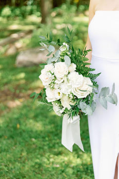 White, Cream and Green Lily on the Thames - DIY Wedding Flowers Pure class and elegance. Congratulations on your upcoming wedding! There’s so many things to consider and budget for. Lily on the Thames offers the memory making solution to saving up to 50%