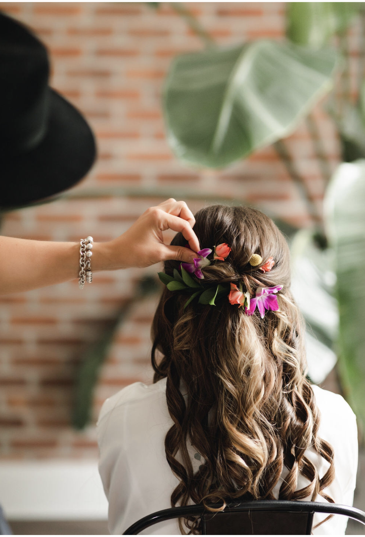 Vibrant Tones Lily on the Thames - DIY Wedding Flowers Think bright, elegant sorbet, and delicious to the eyes. Congratulations on your upcoming wedding! There’s so many things to consider and budget for. Lily on the Thames offers the memory making soluti